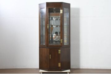中古　カリモク家具(karimoku)　domani(ドマーニ)　Morganton(モーガントン)　クラシカルモダンデザインの二段重ねコーナーキャビネット(キュリオケース、ガラスケース、ショーケース、ディスプレイケース、コレクションケース、飾り棚、陳列棚、収納棚、店舗什器)(定価約60〜70万円)(R-082688)