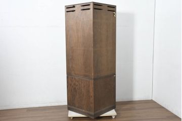中古　カリモク家具(karimoku)　domani(ドマーニ)　Morganton(モーガントン)　クラシカルモダンデザインの二段重ねコーナーキャビネット(キュリオケース、ガラスケース、ショーケース、ディスプレイケース、コレクションケース、飾り棚、陳列棚、収納棚、店舗什器)(定価約60〜70万円)(R-082688)