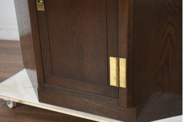 中古　カリモク家具(karimoku)　domani(ドマーニ)　Morganton(モーガントン)　クラシカルモダンデザインの二段重ねコーナーキャビネット(キュリオケース、ガラスケース、ショーケース、ディスプレイケース、コレクションケース、飾り棚、陳列棚、収納棚、店舗什器)(定価約60〜70万円)(R-082688)