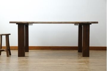 中古　美品!!　カリモク家具(karimoku)　希少モデル　タモ材無垢　自然な風合いと美しい杢目で暮らしに温もりを添えるダイニングテーブル(4人掛け、6人掛け、食卓、作業台)(定価約20万円)(R-082689)