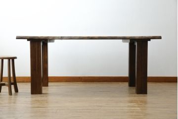 中古　美品!!　カリモク家具(karimoku)　希少モデル　タモ材無垢　自然な風合いと美しい杢目で暮らしに温もりを添えるダイニングテーブル(4人掛け、6人掛け、食卓、作業台)(定価約20万円)(R-082689)