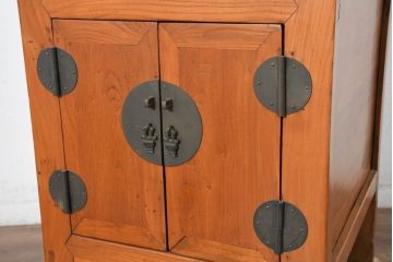 アジアンビンテージ　 李朝家具 　天板に投入口の付いた米櫃型サイドキャビネット(コメビツ、こめびつ、サイドボード、リビングボード、収納棚、戸棚、店舗什器、ヴィンテージ)(R-082690)