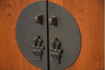アジアンビンテージ　 李朝家具 　天板に投入口の付いた米櫃型サイドキャビネット(コメビツ、こめびつ、サイドボード、リビングボード、収納棚、戸棚、店舗什器、ヴィンテージ)(R-082690)