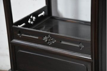 中古　美品　黒檀の風合いが魅力の小振りな茶棚(コクタン、飾り棚、違い棚、収納棚、戸棚、民芸家具)(R-082691)