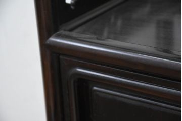 中古　美品　黒檀の風合いが魅力の小振りな茶棚(コクタン、飾り棚、違い棚、収納棚、戸棚、民芸家具)(R-082691)