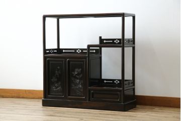 中古　美品　黒檀の風合いが魅力の小振りな茶棚(コクタン、飾り棚、違い棚、収納棚、戸棚、民芸家具)(R-082691)