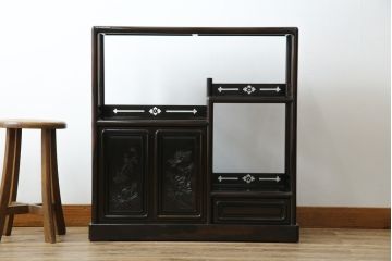 中古　美品　黒檀の風合いが魅力の小振りな茶棚(コクタン、飾り棚、違い棚、収納棚、戸棚、民芸家具)(R-082691)