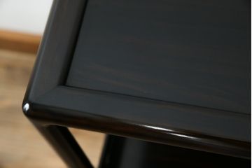 中古　美品　黒檀の風合いが魅力の小振りな茶棚(コクタン、飾り棚、違い棚、収納棚、戸棚、民芸家具)(R-082691)