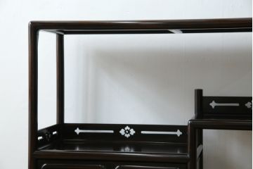 中古　美品　黒檀の風合いが魅力の小振りな茶棚(コクタン、飾り棚、違い棚、収納棚、戸棚、民芸家具)(R-082691)