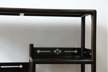 中古　美品　黒檀の風合いが魅力の小振りな茶棚(コクタン、飾り棚、違い棚、収納棚、戸棚、民芸家具)(R-082691)