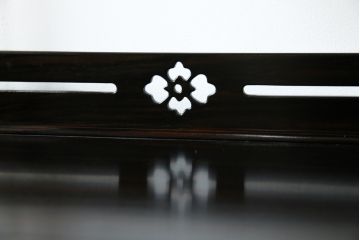 中古　美品　黒檀の風合いが魅力の小振りな茶棚(コクタン、飾り棚、違い棚、収納棚、戸棚、民芸家具)(R-082691)