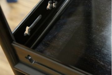 中古　美品　黒檀の風合いが魅力の小振りな茶棚(コクタン、飾り棚、違い棚、収納棚、戸棚、民芸家具)(R-082691)
