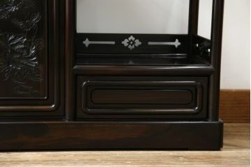 中古　美品　黒檀の風合いが魅力の小振りな茶棚(コクタン、飾り棚、違い棚、収納棚、戸棚、民芸家具)(R-082691)