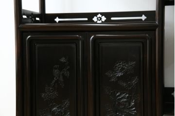 中古　美品　黒檀の風合いが魅力の小振りな茶棚(コクタン、飾り棚、違い棚、収納棚、戸棚、民芸家具)(R-082691)