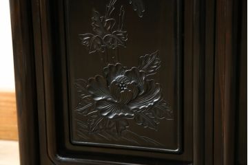 中古　美品　黒檀の風合いが魅力の小振りな茶棚(コクタン、飾り棚、違い棚、収納棚、戸棚、民芸家具)(R-082691)