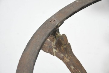 フランスアンティーク　凝ったデザインと時代が作り出した風合いが魅力の重厚な鋳造鉄脚　(R-082693)