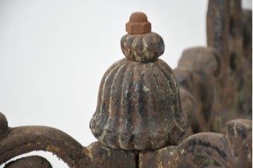 フランスアンティーク　凝ったデザインと時代が作り出した風合いが魅力の重厚な鋳造鉄脚　(R-082693)