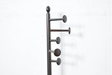 和製ビンテージ　希少!!　オールドカリモク(karimoku)　レトロデザイン　天然木の温もりとレトロな佇まいが魅力のポールハンガー(コートハンガー、帽子掛け、傘立て、アンブレラスタンド、ヴィンテージ)(R-082694)