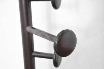 和製ビンテージ　希少!!　オールドカリモク(karimoku)　レトロデザイン　天然木の温もりとレトロな佇まいが魅力のポールハンガー(コートハンガー、帽子掛け、傘立て、アンブレラスタンド、ヴィンテージ)(R-082694)