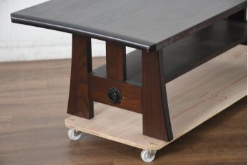 中古　希少!!　特注品　天板無垢材　岩谷堂箪笥　重厚感と装飾性を兼ね備えた金具付きローテーブル(センターテーブル、リビングテーブル、座卓、民芸家具)(製作費約50万円)(R-082696)