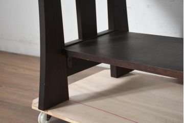 中古　希少!!　特注品　天板無垢材　岩谷堂箪笥　重厚感と装飾性を兼ね備えた金具付きローテーブル(センターテーブル、リビングテーブル、座卓、民芸家具)(製作費約50万円)(R-082696)