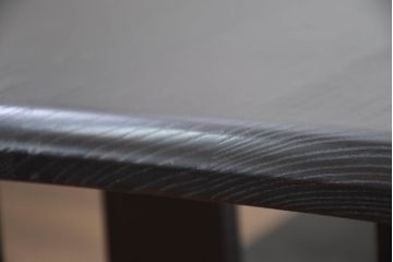 中古　希少!!　特注品　天板無垢材　岩谷堂箪笥　重厚感と装飾性を兼ね備えた金具付きローテーブル(センターテーブル、リビングテーブル、座卓、民芸家具)(製作費約50万円)(R-082696)