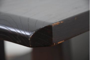 中古　希少!!　特注品　天板無垢材　岩谷堂箪笥　重厚感と装飾性を兼ね備えた金具付きローテーブル(センターテーブル、リビングテーブル、座卓、民芸家具)(製作費約50万円)(R-082696)