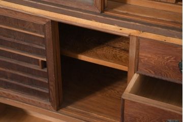 和製ビンテージ　美品　屋久杉　優しい色合いと杢目が魅力的な茶箪笥(茶タンス、収納棚、戸棚、茶棚、飾り棚、キャビネット、ヴィンテージ)(R-082701)