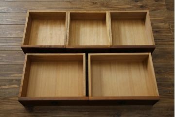 和製ビンテージ　美品　屋久杉　優しい色合いと杢目が魅力的な茶箪笥(茶タンス、収納棚、戸棚、茶棚、飾り棚、キャビネット、ヴィンテージ)(R-082701)