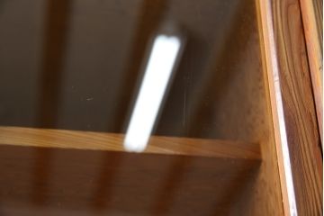 和製ビンテージ　美品　屋久杉　優しい色合いと杢目が魅力的な茶箪笥(茶タンス、収納棚、戸棚、茶棚、飾り棚、キャビネット、ヴィンテージ)(R-082701)
