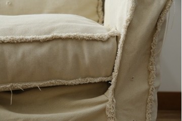 中古　HALO(ハロ)　Rayla(レイラ)　ダメージ加工　ルーズな仕上がりが魅力!!ヴィンテージスタイルが空間にこなれた風合いと深みを演出する2人掛けソファ　(R-082702)