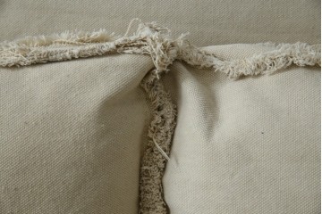 中古　HALO(ハロ)　Rayla(レイラ)　ダメージ加工　ルーズな仕上がりが魅力!!ヴィンテージスタイルが空間にこなれた風合いと深みを演出する2人掛けソファ　(R-082702)