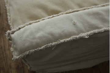 中古　HALO(ハロ)　Rayla(レイラ)　ダメージ加工　ルーズな仕上がりが魅力!!ヴィンテージスタイルが空間にこなれた風合いと深みを演出する2人掛けソファ　(R-082702)