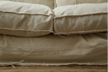 中古　HALO(ハロ)　Rayla(レイラ)　ダメージ加工　ルーズな仕上がりが魅力!!ヴィンテージスタイルが空間にこなれた風合いと深みを演出する2人掛けソファ　(R-082702)