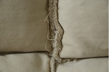 中古　HALO(ハロ)　Rayla(レイラ)　ダメージ加工　ルーズな仕上がりが魅力!!ヴィンテージスタイルが空間にこなれた風合いと深みを演出する2人掛けソファ　(R-082702)