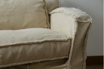 中古　HALO(ハロ)　Rayla(レイラ)　ダメージ加工　ルーズな仕上がりが魅力!!ヴィンテージスタイルが空間にこなれた風合いと深みを演出する2人掛けソファ　(R-082702)