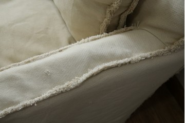 中古　HALO(ハロ)　Rayla(レイラ)　ダメージ加工　ルーズな仕上がりが魅力!!ヴィンテージスタイルが空間にこなれた風合いと深みを演出する2人掛けソファ　(R-082702)