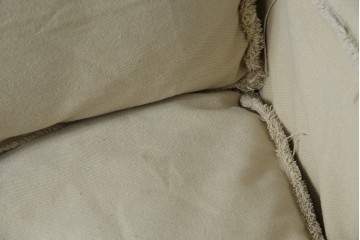 中古　HALO(ハロ)　Rayla(レイラ)　ダメージ加工　ルーズな仕上がりが魅力!!ヴィンテージスタイルが空間にこなれた風合いと深みを演出する2人掛けソファ　(R-082702)