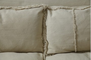 中古　HALO(ハロ)　Rayla(レイラ)　ダメージ加工　ルーズな仕上がりが魅力!!ヴィンテージスタイルが空間にこなれた風合いと深みを演出する2人掛けソファ　(R-082702)