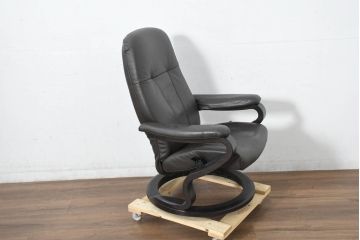 中古　ドイツ　IDC大塚家具取り扱い　himolla(ヒモラ)　model.9883　ゼロストレス　本革(レザー)　洗練された空間を演出するリクライニングチェアとオットマンのセット(アームチェア、椅子、一人掛けソファ、1Pソファ、フットスツール、ラウンジチェア)(定価約22万円)(R-082703)