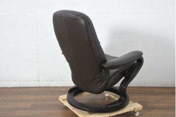 中古　ドイツ　IDC大塚家具取り扱い　himolla(ヒモラ)　model.9883　ゼロストレス　本革(レザー)　洗練された空間を演出するリクライニングチェアとオットマンのセット(アームチェア、椅子、一人掛けソファ、1Pソファ、フットスツール、ラウンジチェア)(定価約22万円)(R-082703)