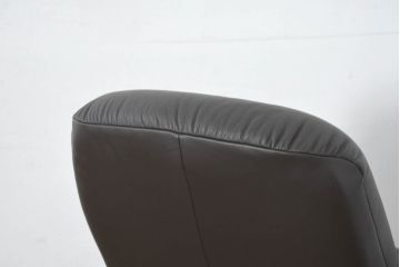 中古　ドイツ　IDC大塚家具取り扱い　himolla(ヒモラ)　model.9883　ゼロストレス　本革(レザー)　洗練された空間を演出するリクライニングチェアとオットマンのセット(アームチェア、椅子、一人掛けソファ、1Pソファ、フットスツール、ラウンジチェア)(定価約22万円)(R-082703)