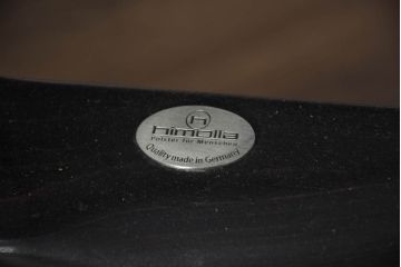 中古　ドイツ　IDC大塚家具取り扱い　himolla(ヒモラ)　model.9883　ゼロストレス　本革(レザー)　洗練された空間を演出するリクライニングチェアとオットマンのセット(アームチェア、椅子、一人掛けソファ、1Pソファ、フットスツール、ラウンジチェア)(定価約22万円)(R-082703)