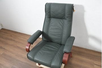 中古　超美品!!　使用感ほぼなし!　デンマークブランド　KEBE(ケベ)　TILLY(ティリー)　FRANCEBED取り扱い　本革(レザー)　全身をゆったりと預けられるリクライニングチェア+オットマンのセット(アームチェア、リクライニングチェア、ラウンジチェア、フットスツール、椅子、一人掛けソファ、1Pソファ、北欧)(定価約26万円)(R-082704)