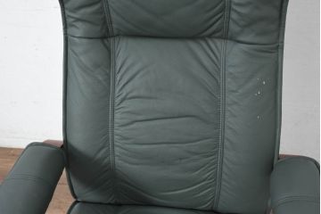 中古　超美品!!　使用感ほぼなし!　デンマークブランド　KEBE(ケベ)　TILLY(ティリー)　FRANCEBED取り扱い　本革(レザー)　全身をゆったりと預けられるリクライニングチェア+オットマンのセット(アームチェア、リクライニングチェア、ラウンジチェア、フットスツール、椅子、一人掛けソファ、1Pソファ、北欧)(定価約26万円)(R-082704)