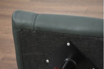 中古　超美品!!　使用感ほぼなし!　デンマークブランド　KEBE(ケベ)　TILLY(ティリー)　FRANCEBED取り扱い　本革(レザー)　全身をゆったりと預けられるリクライニングチェア+オットマンのセット(アームチェア、リクライニングチェア、ラウンジチェア、フットスツール、椅子、一人掛けソファ、1Pソファ、北欧)(定価約26万円)(R-082704)