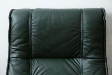 中古　超美品!!　使用感ほぼなし!　デンマークブランド　KEBE(ケベ)　TILLY(ティリー)　FRANCEBED取り扱い　本革(レザー)　全身をゆったりと預けられるリクライニングチェア+オットマンのセット(アームチェア、リクライニングチェア、ラウンジチェア、フットスツール、椅子、一人掛けソファ、1Pソファ、北欧)(定価約26万円)(R-082704)