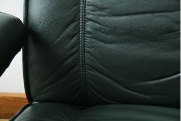 中古　超美品!!　使用感ほぼなし!　デンマークブランド　KEBE(ケベ)　TILLY(ティリー)　FRANCEBED取り扱い　本革(レザー)　全身をゆったりと預けられるリクライニングチェア+オットマンのセット(アームチェア、リクライニングチェア、ラウンジチェア、フットスツール、椅子、一人掛けソファ、1Pソファ、北欧)(定価約26万円)(R-082704)
