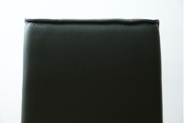 中古　超美品!!　使用感ほぼなし!　デンマークブランド　KEBE(ケベ)　TILLY(ティリー)　FRANCEBED取り扱い　本革(レザー)　全身をゆったりと預けられるリクライニングチェア+オットマンのセット(アームチェア、リクライニングチェア、ラウンジチェア、フットスツール、椅子、一人掛けソファ、1Pソファ、北欧)(定価約26万円)(R-082704)