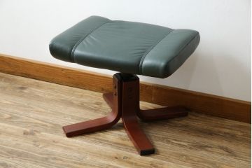 中古　超美品!!　使用感ほぼなし!　デンマークブランド　KEBE(ケベ)　TILLY(ティリー)　FRANCEBED取り扱い　本革(レザー)　全身をゆったりと預けられるリクライニングチェア+オットマンのセット(アームチェア、リクライニングチェア、ラウンジチェア、フットスツール、椅子、一人掛けソファ、1Pソファ、北欧)(定価約26万円)(R-082704)